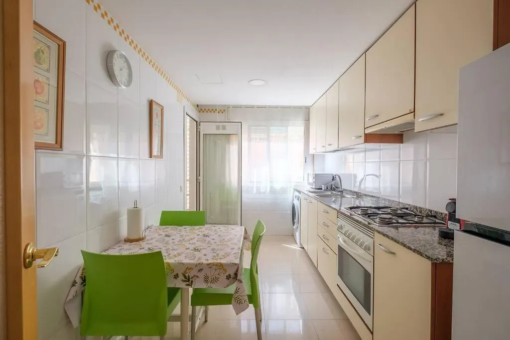 Apartamento En Complejo Residencial, Con Piscina. Salou