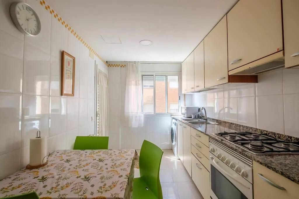Apartamento En Complejo Residencial, Con Piscina. Salou Spain